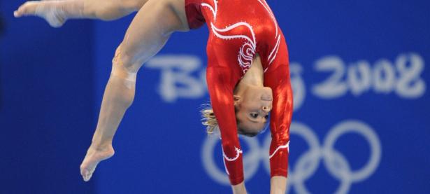 开云体育APP下载-灰熊铁蹄下的孤胆英雄，胡金秋扛起全队的悲壮史诗