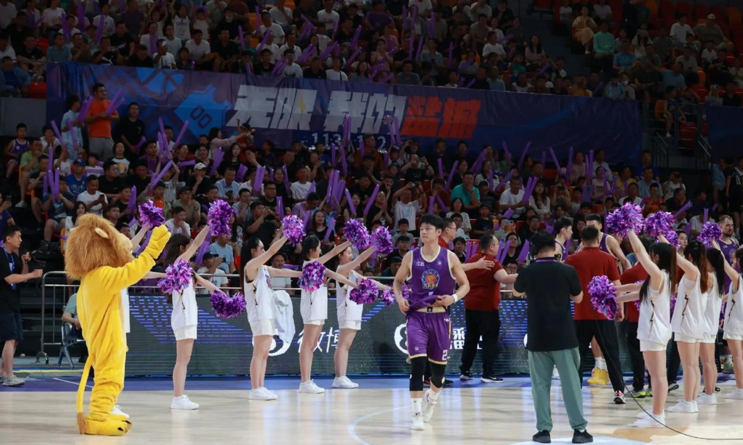 强队对决场面激烈,CBA比赛实力对决的简单介绍 强队对决场面激烈,CBA比赛实力对决的简单介绍