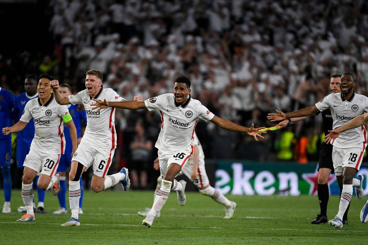 关于法兰克福主场惜败,跌至中游位置的信息 关于法兰克福主场惜败,跌至中游位置的信息