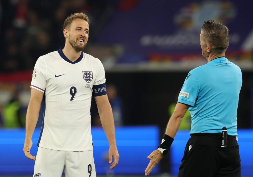 包含英格兰国家队全员到齐,备战欧锦赛预选赛连夜训练!的词条 包含英格兰国家队全员到齐,备战欧锦赛预选赛连夜训练!的词条