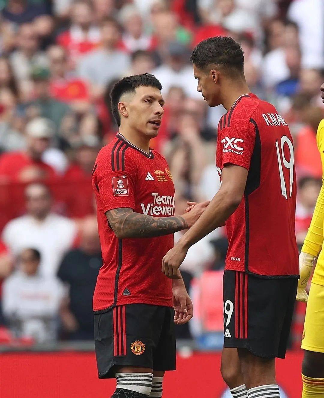 曼联鏖战曼城，马丁内利高光表现