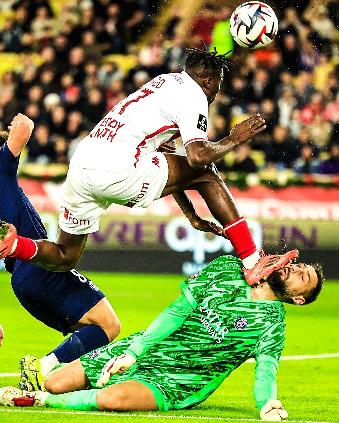 法国足球联赛顶尖强队对抗，战火升腾的简单介绍