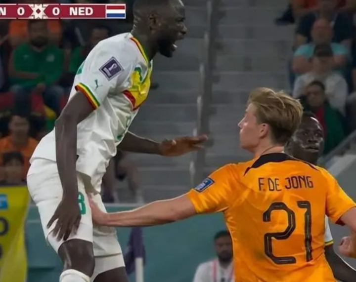 包含荷兰血洗美国，本泽马三分雨点燃全场的词条