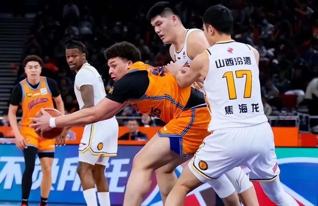 山西篮球队气势如虹，夺得关键胜利