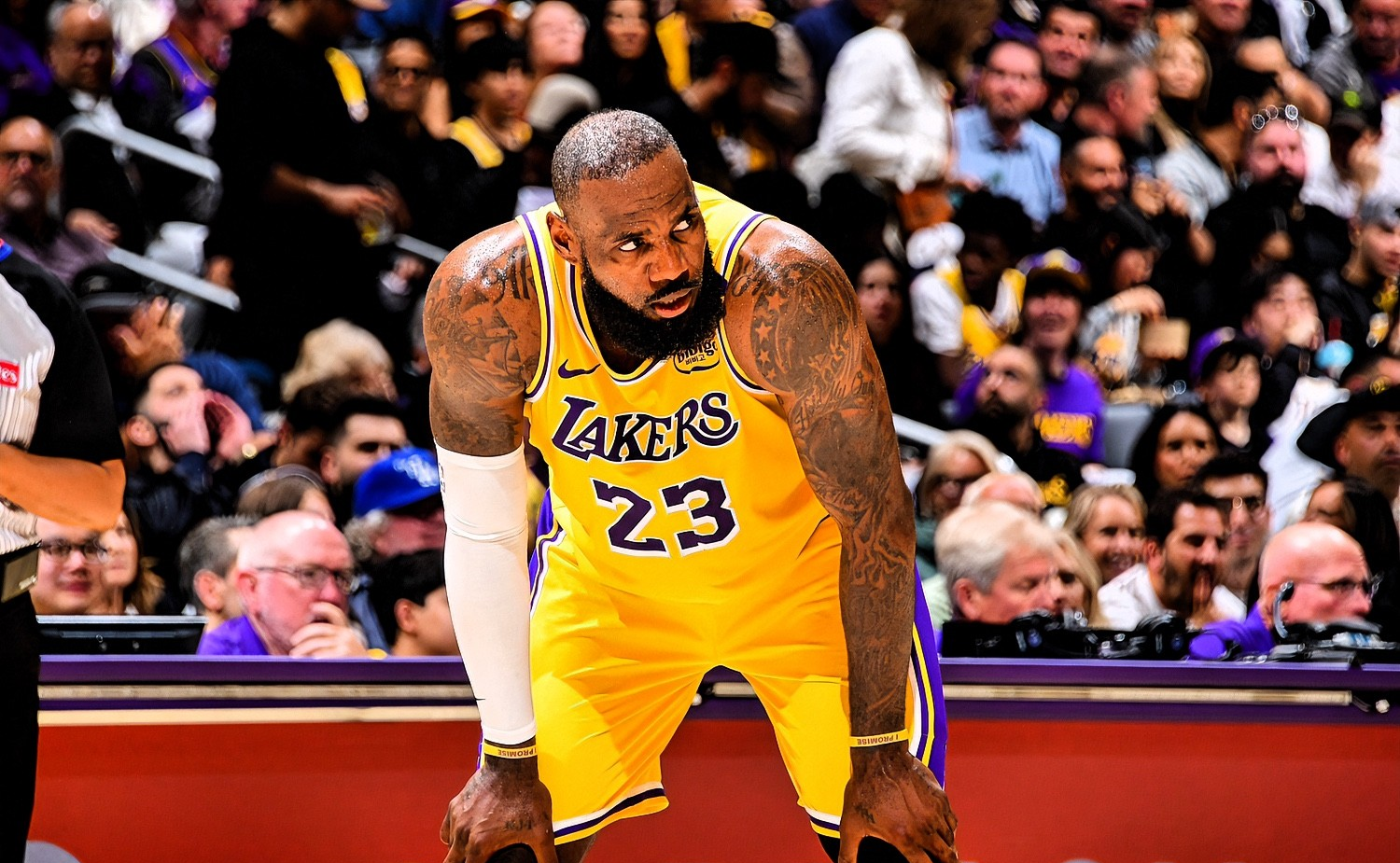 湖人碾压步行者，乔治刷新纪录