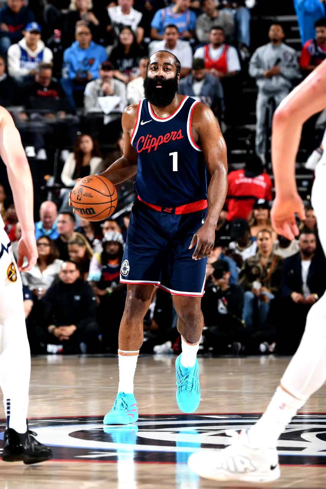 关于新疆队轻取快船，西亚卡姆点燃赛场的信息