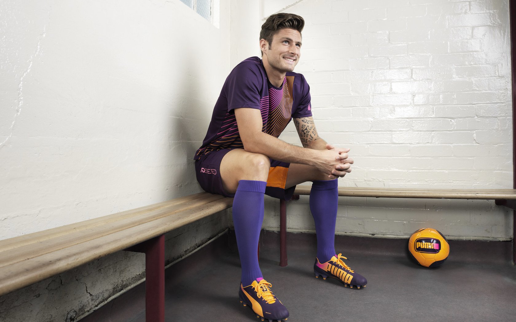 南美风暴与亚平宁闪电,委内瑞拉掀翻乌拉圭,基耶萨在德甲争冠战接管比赛